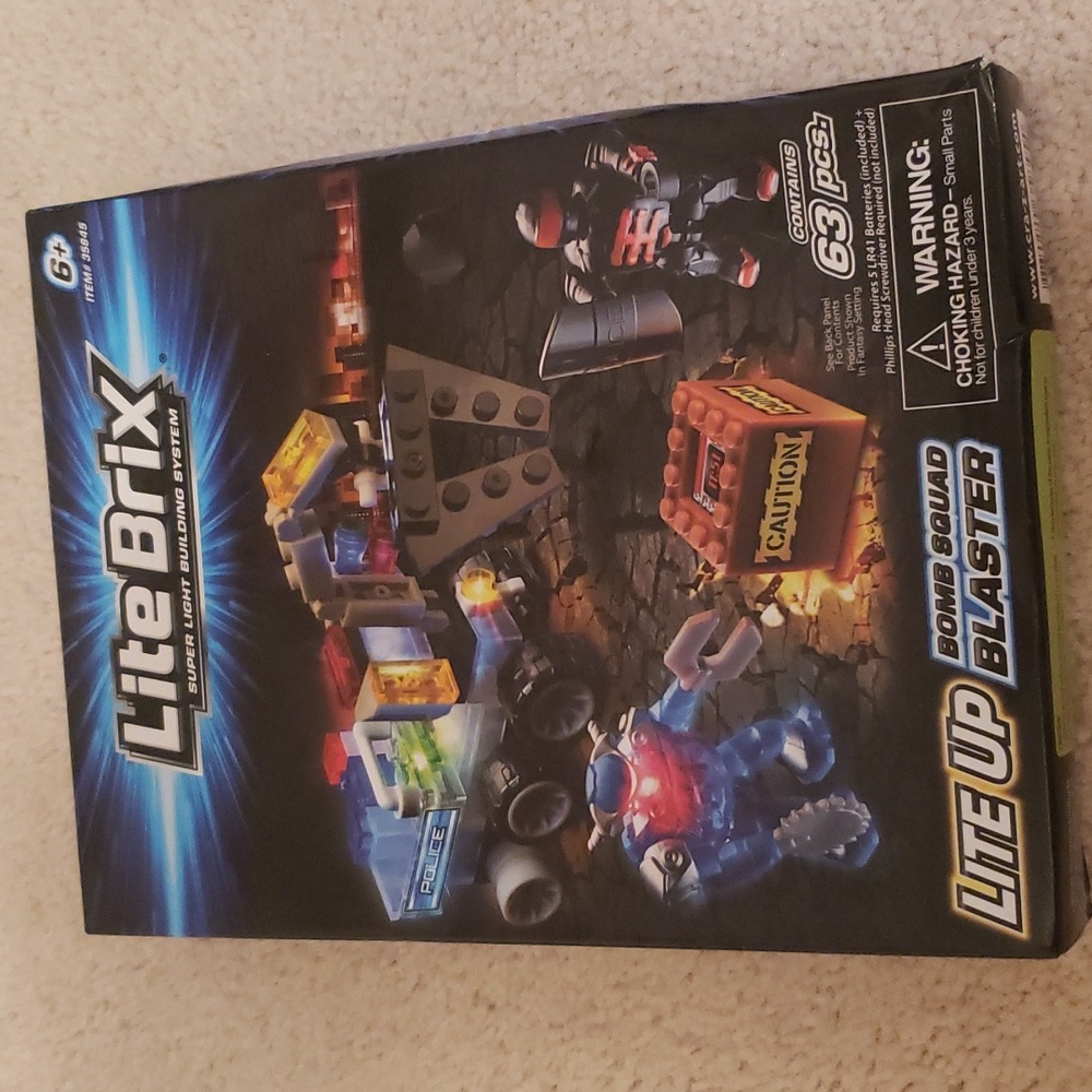 NEW LiteBrix Super Light Building System 63 piece Lite Up Bomb Squad Blaster 6+